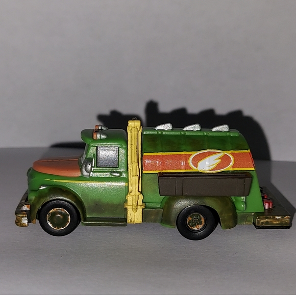 Disney Pixar Planes Fire & Rescue Chug Tanker PVC 1:55 Model Car - Picture 4 of 6
